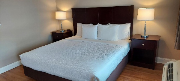 Motel Yankee Clipper image 2